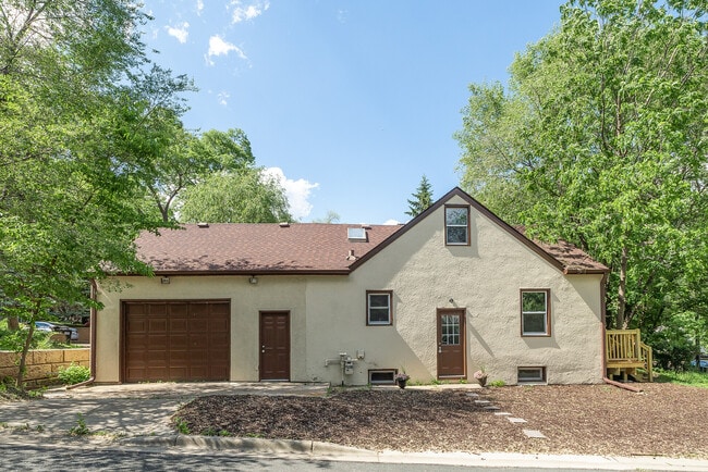 Side view - 5897 Concord Blvd