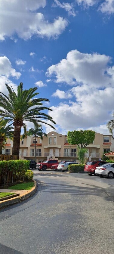Foto principal - 675 NW 85th Ct