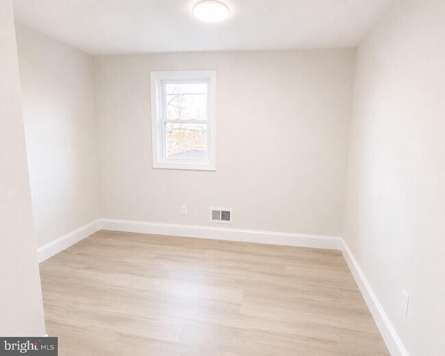 Building Photo - 641 Walton Ave