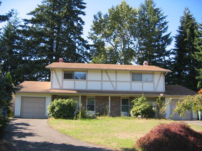 Casa - 271 146th Pl NE