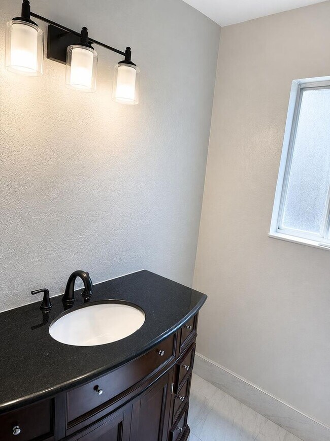 Foto del edificio - 4556 Beechnut Way