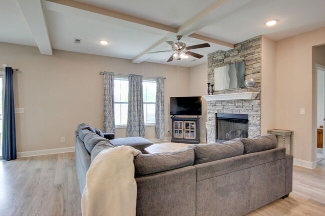 Building Photo - 1107 Eagle's View Dr
