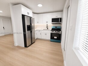 Building Photo - 4804 Garden A