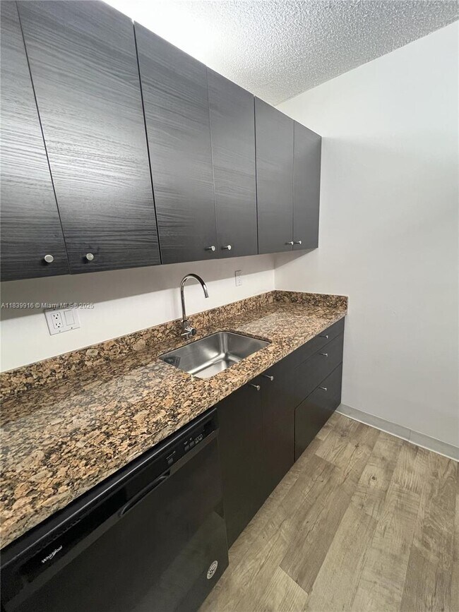 Foto del edificio - 8200 SW 210th St