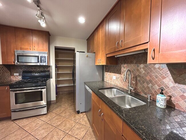 Foto del edificio - 734 Plum Tree Ct