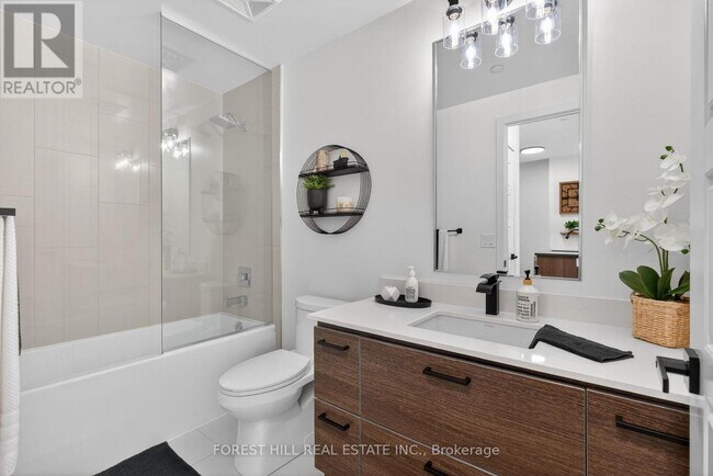 Photo du bâtiment - 301 Sea Ray Ave