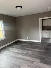 Building Photo - 2827 Gurnee Ave