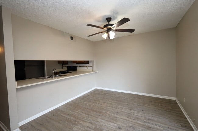 Building Photo - 1307 Baytree Dr