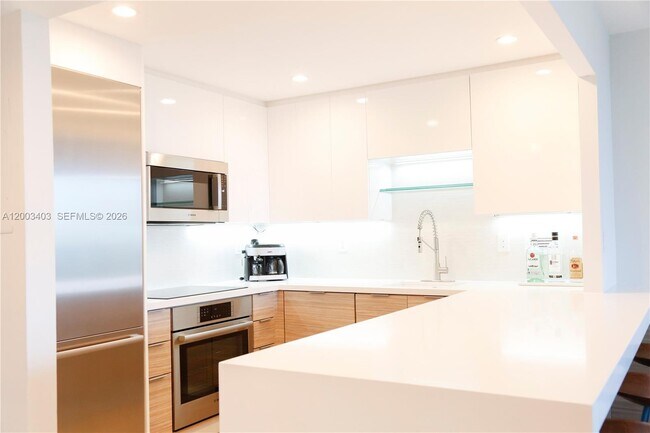 Building Photo - 2301 Collins Ave