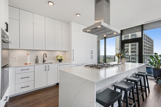 Foto del edificio - 450 W Belmont Ave