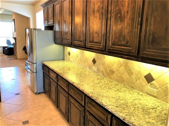Building Photo - 105 Silver Trail