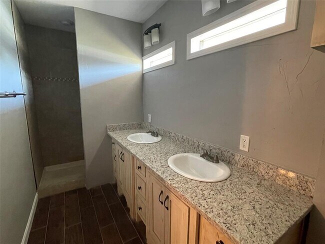 Foto del edificio - 600 S Morrison St