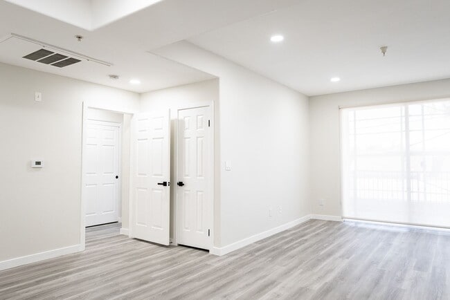 Interior Photo - 2820 Sawtelle Blvd