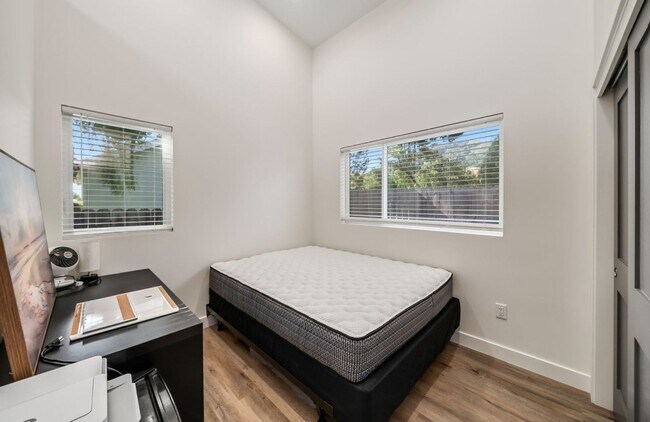 Foto del edificio - 133-135 Foothill Blvd