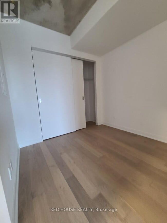 Building Photo - 2720 Dundas St W