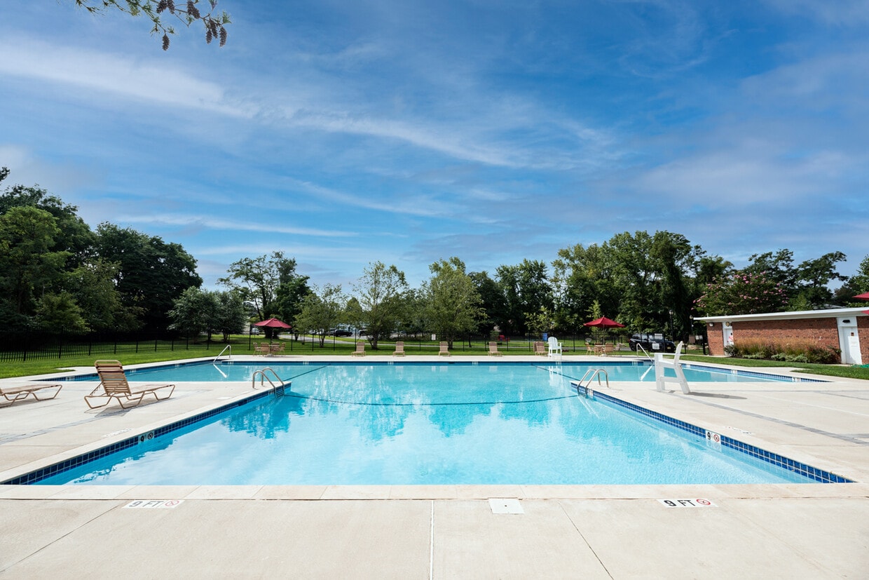 Primary Photo - Carlton Apartments