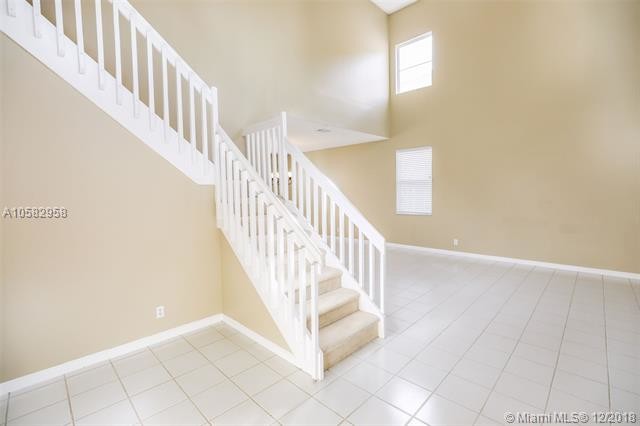 Building Photo - 1110 Hickory Way