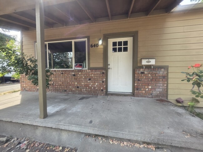 Building Photo - 640-MHH2640 South St NE