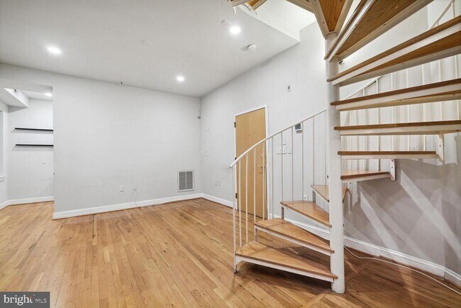 Foto del edificio - 1417 Chapin St NW