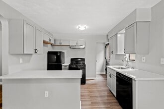 Building Photo - 295 Evaline St