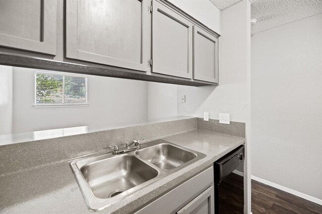 Building Photo - 805 S Center St