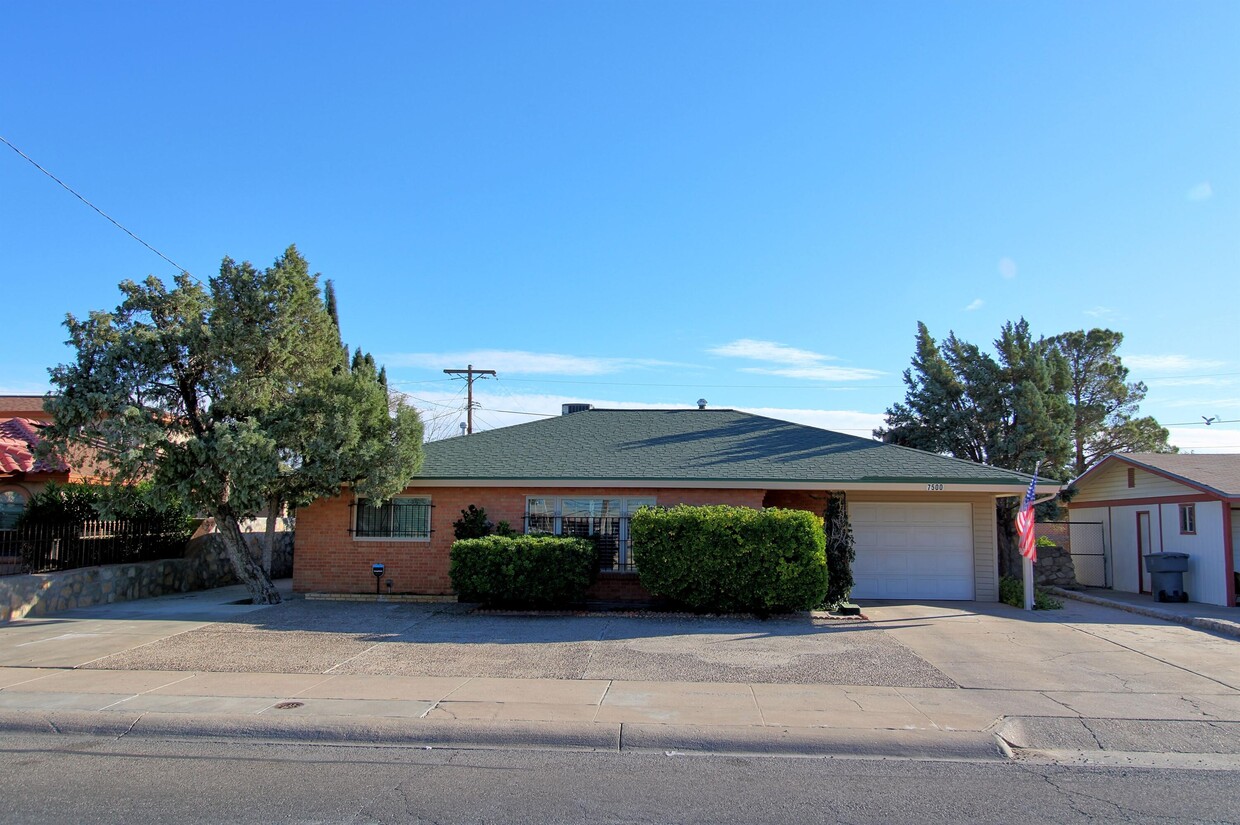 Primary Photo - 7500 Edgemere Blvd