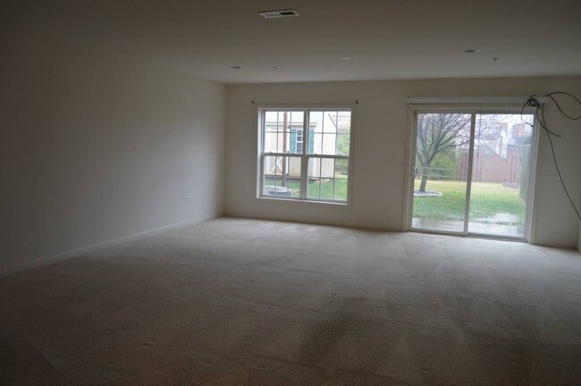Building Photo - 2550 Emerson Drive