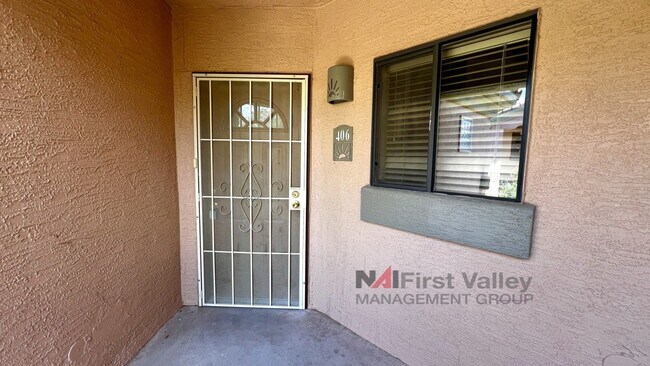 Building Photo - 2 Bedrooms, 2 Baths