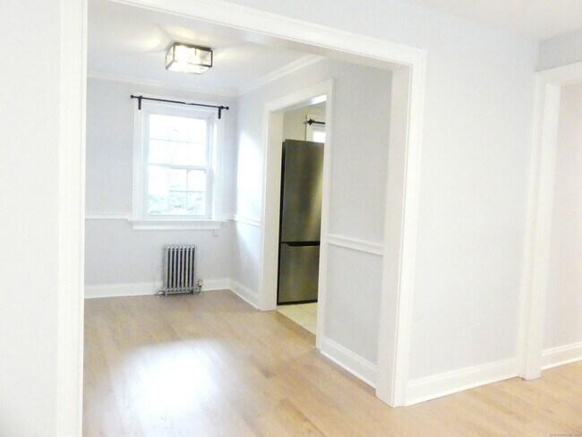 Building Photo - 10 Clarmore Dr