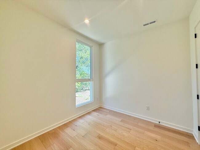 Foto del edificio - 1304 Chamblee Hl Ct