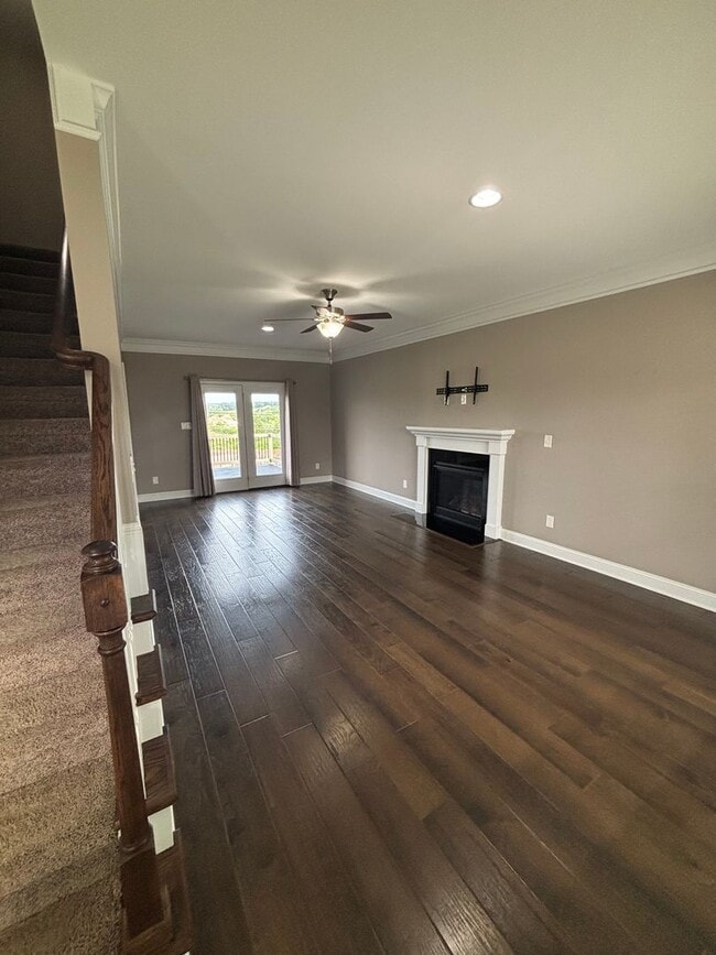 Building Photo - Mtn Views & Adaptable living in Seymour!