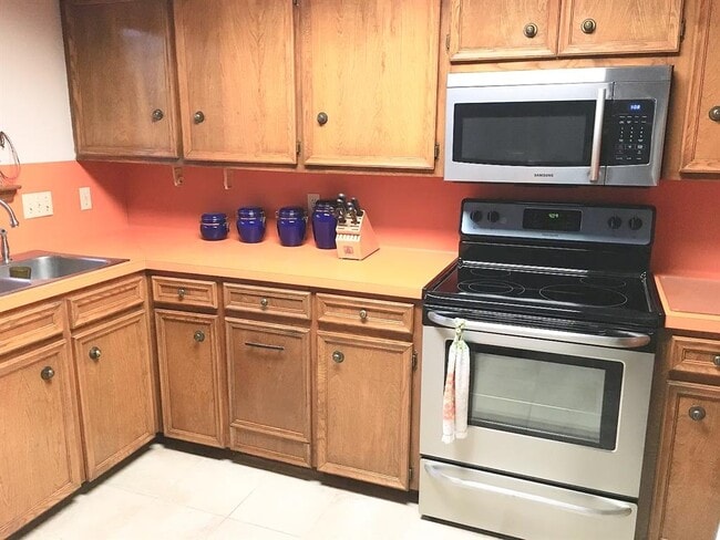 Building Photo - 709 Show Low Ct