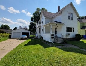 Building Photo - 817 W Spencer St