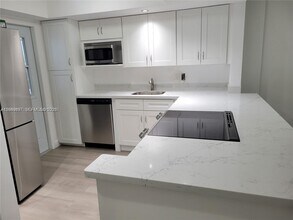 Building Photo - 1333 E Hallandale Beach Blvd