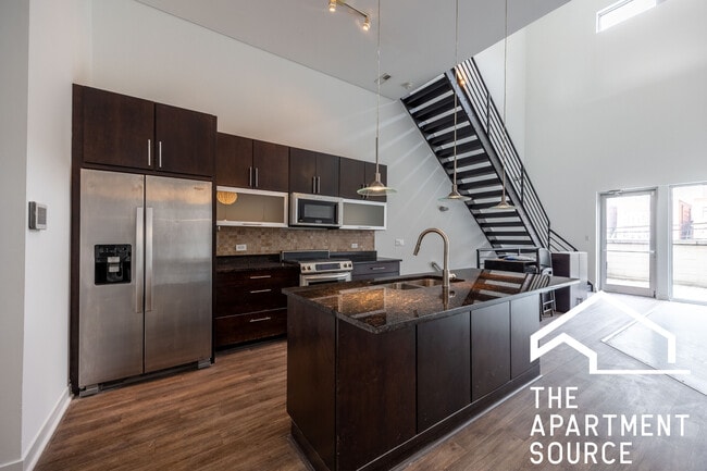 Building Photo - 1002 W Lake St