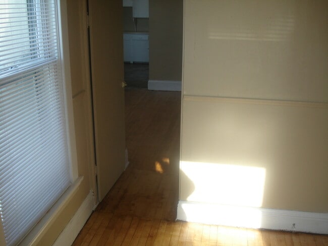 Building Photo - 206 Burr