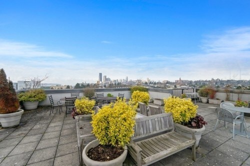 Foto del edificio - 303 23rd Ave S