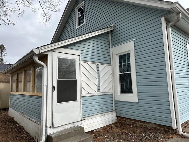 Building Photo - 150 Hurricane St