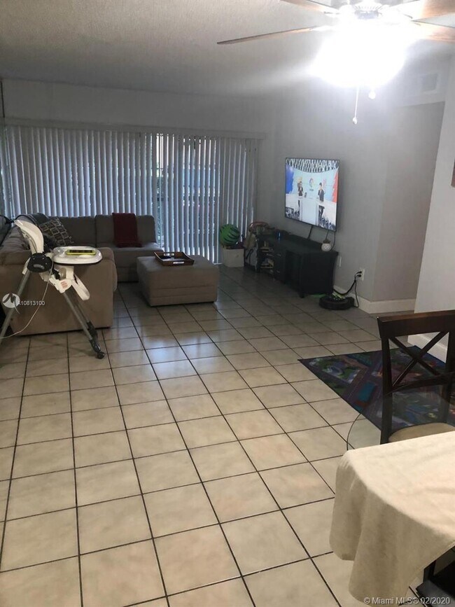 Foto del edificio - 9120 Fontainebleau Blvd