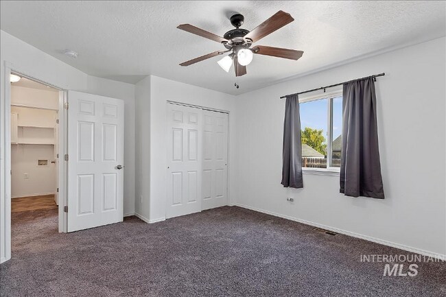 Foto del edificio - 455 Hunter Ave