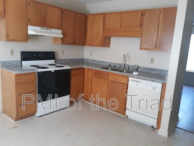 Foto del edificio - 313 Swing Dairy Rd