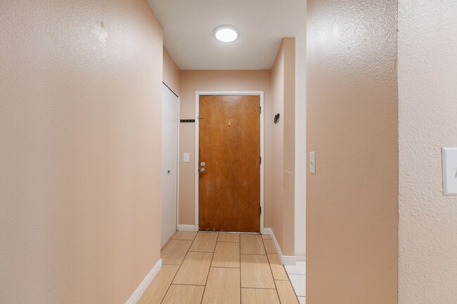 Building Photo - 2625 Pirineos Way