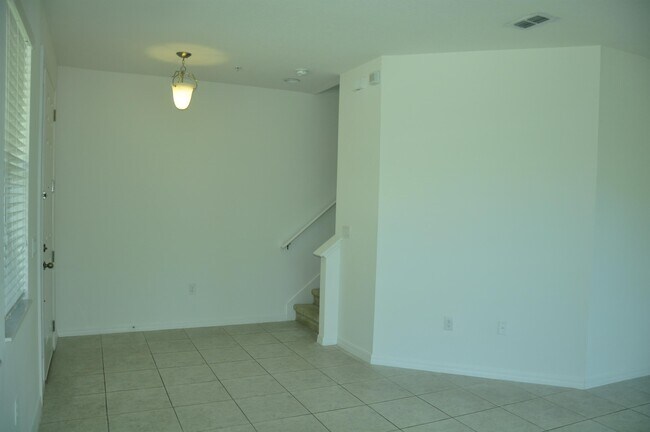 Building Photo - 10163 Hartford Maroon Rd