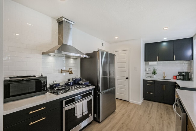 Building Photo - 5021 Libbey Dr