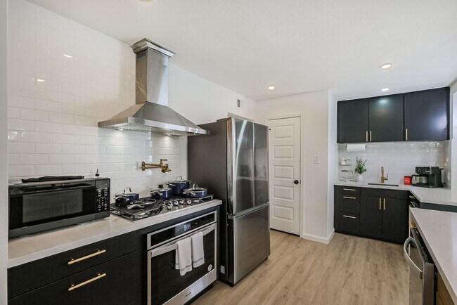 Building Photo - 5021 Libbey Dr