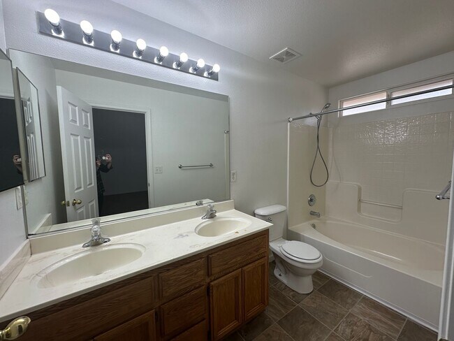 Foto del edificio - 3 bdr, 2 ba home for rent in Fernley