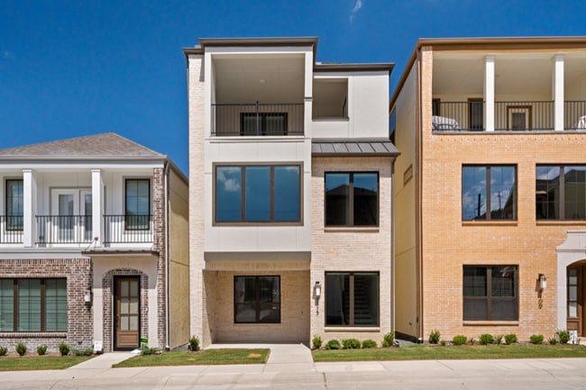 Building Photo - 8115 Bromley Dr