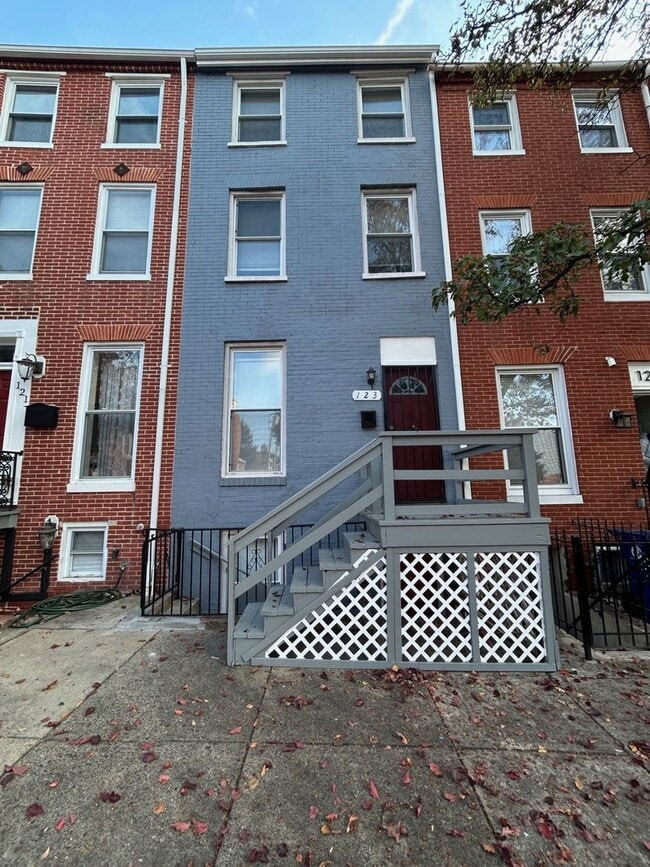 Building Photo - 123 S Poppleton St