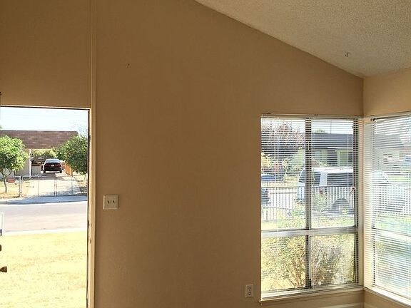 Foto del edificio - Nice home for rent in Southwest Bakersfield
