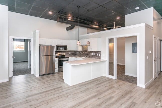 2BR, 2BA - 1,047SF - Shriver Square Lofts